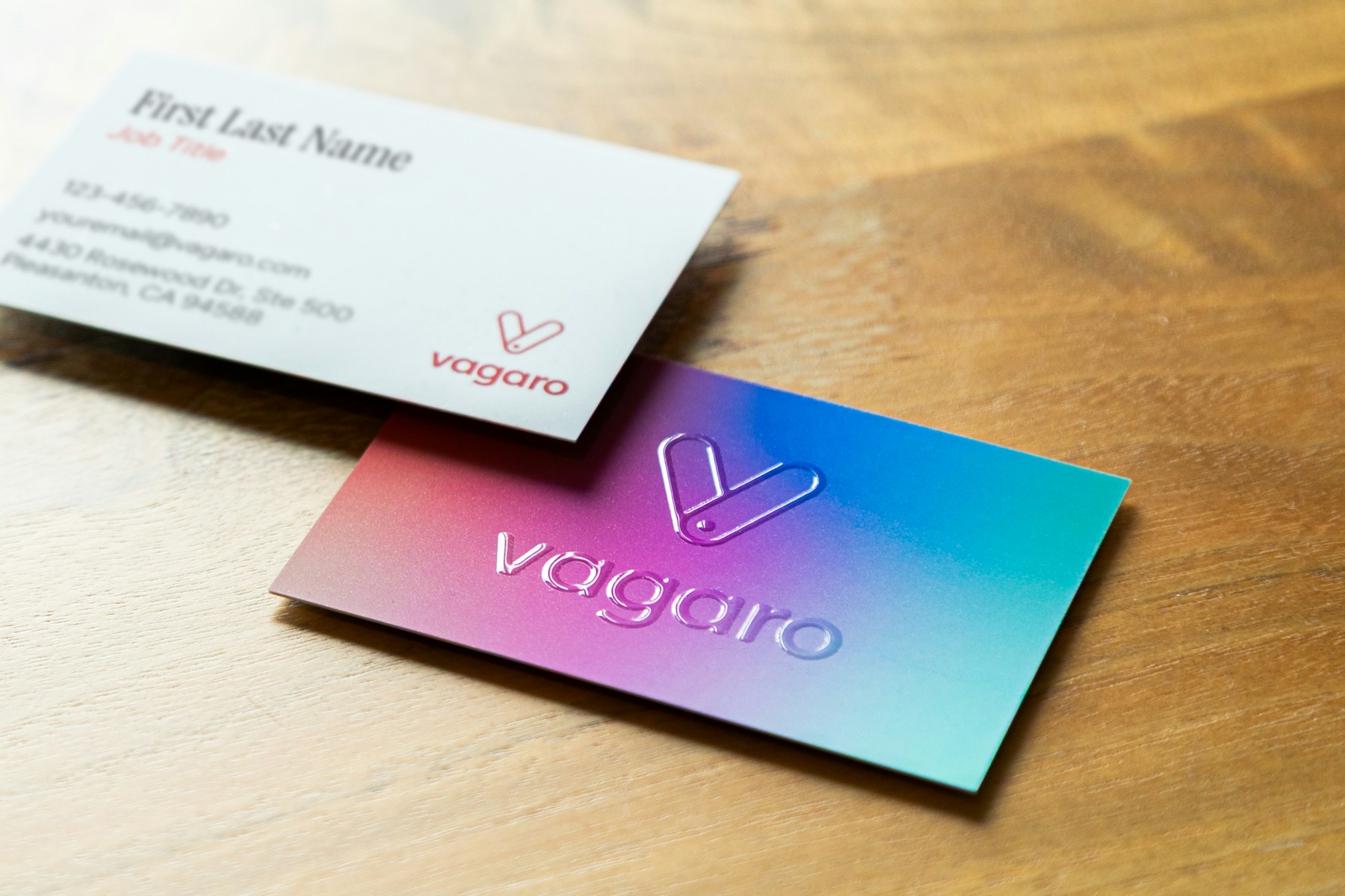 Premium marka kimliği ve kartvizit tasarımı örneği